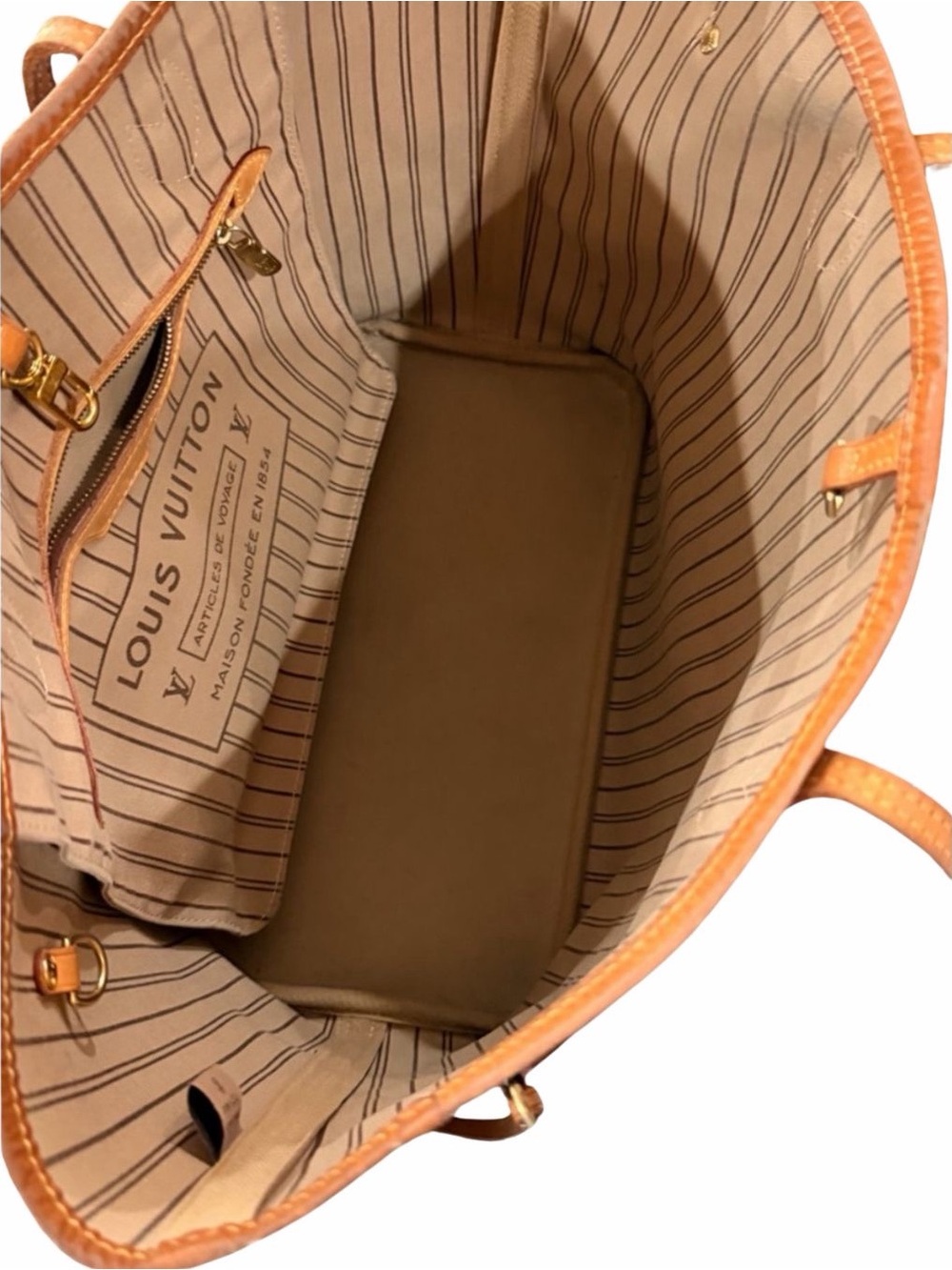 Louis Vuitton Monogram - Picture 10 of 10